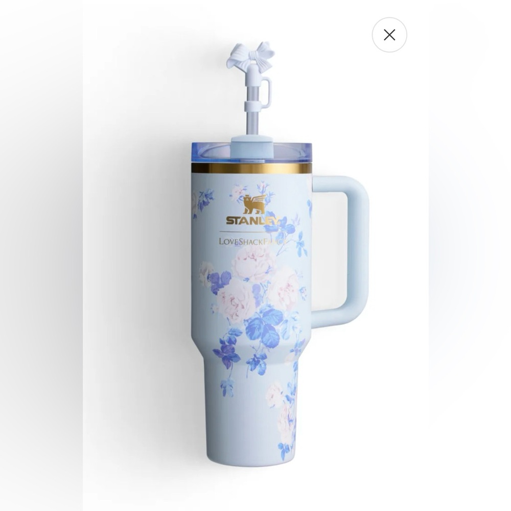 UNOPENED Stanley X LoveShackFancy
Quencher | 40 Oz Blue Everblooming Rosettes